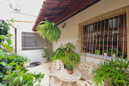 Casa à venda com 330m², 4 quartos e 3 vagasVaranda