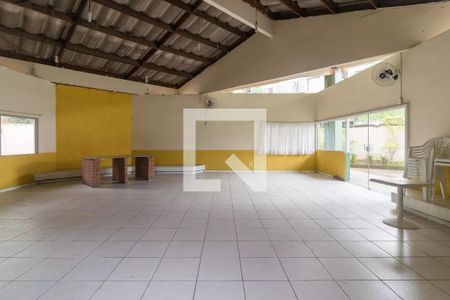 Apartamento à venda com 43m², 2 quartos e 1 vaga Apartamento à venda com 43m², 2 quartos e 1 vagaÁrea comum - Salão de festas