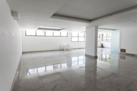Apartamento à venda com 180m², 4 quartos e 3 vagas Apartamento à venda com 180m², 4 quartos e 3 vagasÁrea comum - Salão de festas
