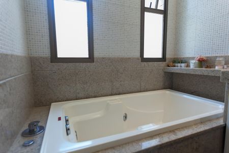 Apartamento à venda com 180m², 4 quartos e 3 vagas Apartamento à venda com 180m², 4 quartos e 3 vagasBanheiro Suíte master