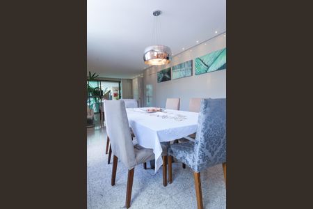 Apartamento à venda com 180m², 4 quartos e 3 vagas Apartamento à venda com 180m², 4 quartos e 3 vagasÁrea de Serviço