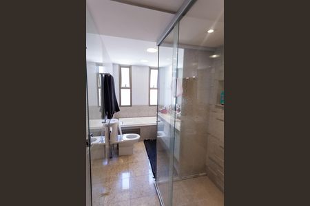 Apartamento à venda com 180m², 4 quartos e 3 vagas Apartamento à venda com 180m², 4 quartos e 3 vagasBanheiro Suíte master