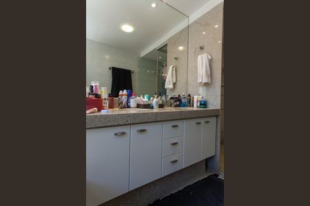 Apartamento à venda com 180m², 4 quartos e 3 vagas Apartamento à venda com 180m², 4 quartos e 3 vagasBanheiro Suíte master