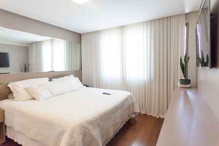 Apartamento à venda com 180m², 4 quartos e 3 vagas Apartamento à venda com 180m², 4 quartos e 3 vagasSuíte master