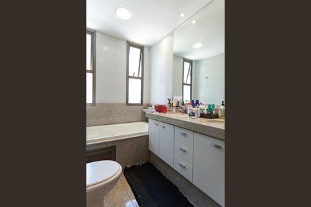 Apartamento à venda com 180m², 4 quartos e 3 vagas Apartamento à venda com 180m², 4 quartos e 3 vagasBanheiro Suíte master