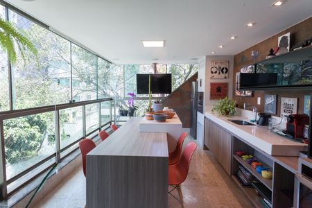 Apartamento à venda com 180m², 4 quartos e 3 vagas Apartamento à venda com 180m², 4 quartos e 3 vagasVaranda gourmet