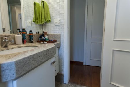 Apartamento à venda com 180m², 4 quartos e 3 vagas Apartamento à venda com 180m², 4 quartos e 3 vagasBanheiro Social