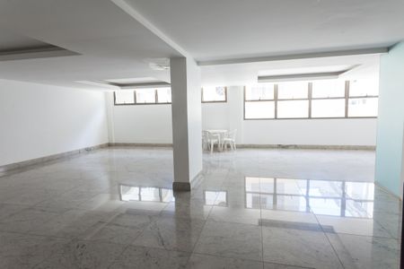 Apartamento à venda com 180m², 4 quartos e 3 vagas Apartamento à venda com 180m², 4 quartos e 3 vagasÁrea comum - Salão de festas