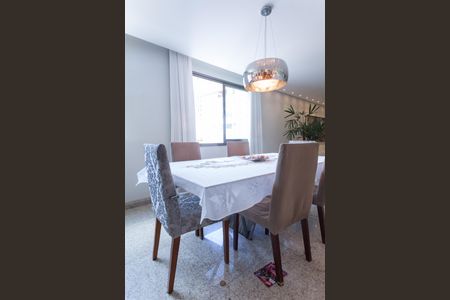 Apartamento à venda com 180m², 4 quartos e 3 vagas Apartamento à venda com 180m², 4 quartos e 3 vagasÁrea de Serviço