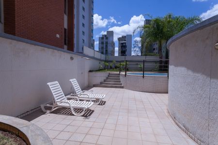 Apartamento à venda com 180m², 4 quartos e 3 vagas Apartamento à venda com 180m², 4 quartos e 3 vagasÁrea comum - Piscina