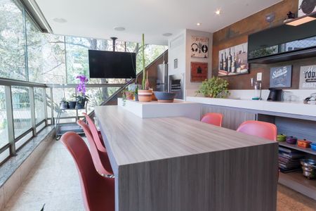 Apartamento à venda com 180m², 4 quartos e 3 vagas Apartamento à venda com 180m², 4 quartos e 3 vagasVaranda gourmet