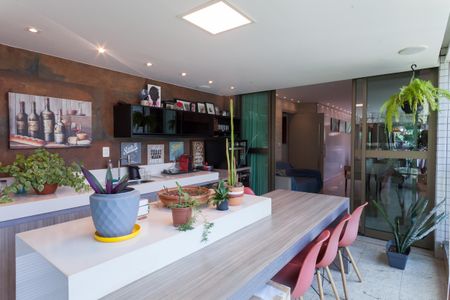 Apartamento à venda com 180m², 4 quartos e 3 vagas Apartamento à venda com 180m², 4 quartos e 3 vagasVaranda gourmet