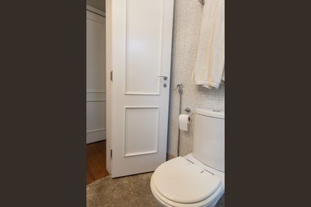 Apartamento à venda com 180m², 4 quartos e 3 vagas Apartamento à venda com 180m², 4 quartos e 3 vagasBanheiro Social