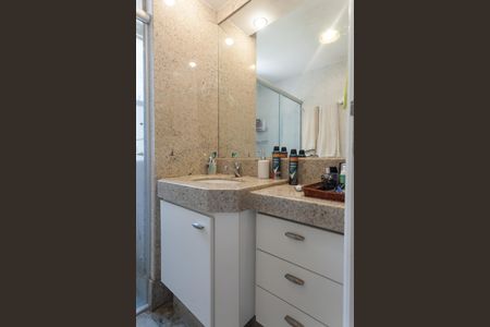 Apartamento à venda com 180m², 4 quartos e 3 vagas Apartamento à venda com 180m², 4 quartos e 3 vagasBanheiro Social