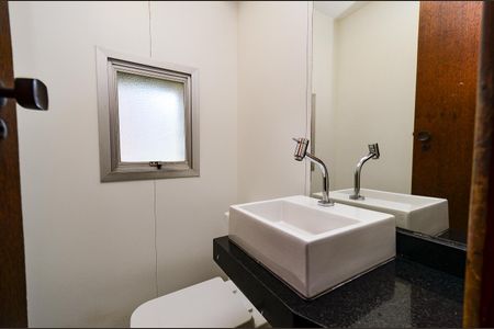 Lavabo de apartamento para alugar com 1 quarto, 55m² em Lourdes, Belo Horizonte