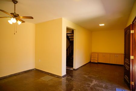 Sala de casa para alugar com 3 quartos, 165m² em Itaipu, Niterói