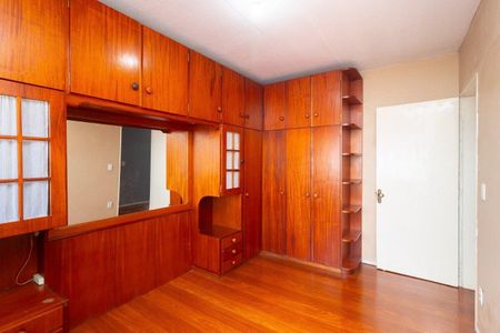 Quarto 1 de apartamento para alugar com 2 quartos, 64m² em Santo Antônio, Porto Alegre
