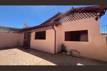 Casa para alugar com 200m², 3 quartos e 2 vagas Casa para alugar com 200m², 3 quartos e 2 vagasÁrea Externa