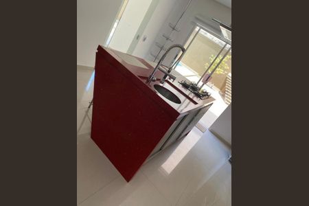 Casa à venda com 476m², 4 quartos e 6 vagas Casa à venda com 476m², 4 quartos e 6 vagasFoto 02