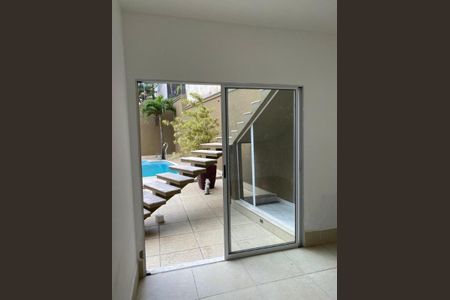 Casa à venda com 476m², 4 quartos e 6 vagas Casa à venda com 476m², 4 quartos e 6 vagasFoto 05