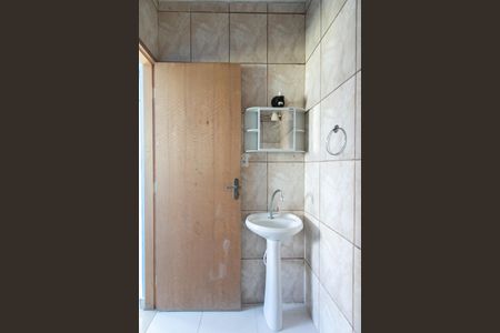 Banheiro de casa para alugar com 1 quarto, 16m² em Vila Santa Teresinha, São Paulo