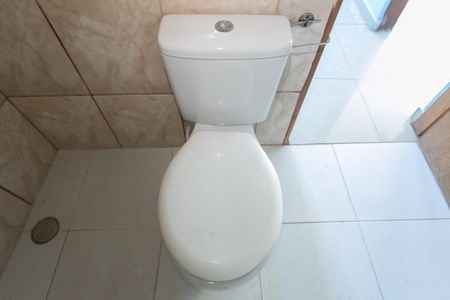 Banheiro de casa para alugar com 1 quarto, 16m² em Vila Santa Teresinha, São Paulo