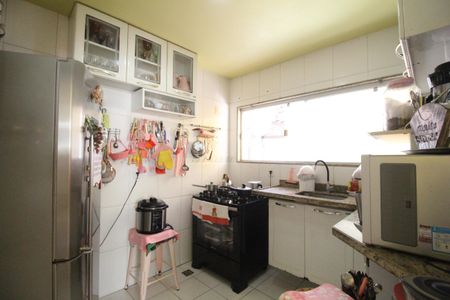 Casa de condomínio para alugar com 242m², 4 quartos e 1 vagaCozinha