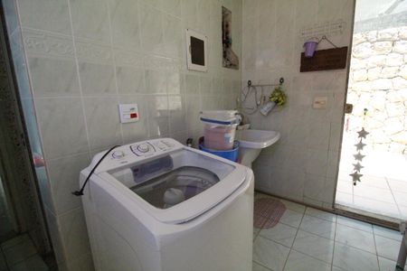 Casa de condomínio para alugar com 242m², 4 quartos e 1 vagaÁrea de serviço