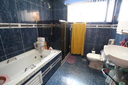 Casa de condomínio para alugar com 242m², 4 quartos e 1 vagaBanheiro da suíte 1