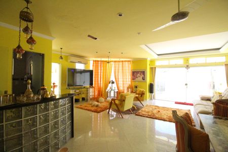 Casa de condomínio para alugar com 242m², 4 quartos e 1 vagaSala