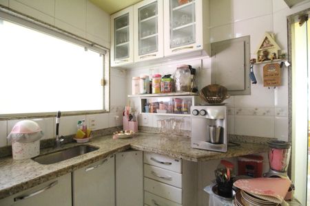 Casa de condomínio para alugar com 242m², 4 quartos e 1 vagaCozinha