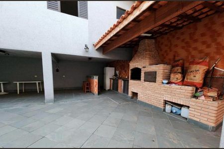 Casa à venda com 260m², 4 quartos e 6 vagasFoto 01