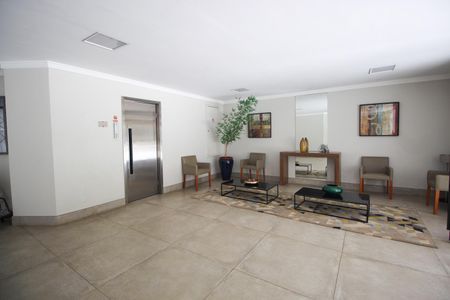 Apartamento à venda com 83m², 2 quartos e 2 vagasHall social