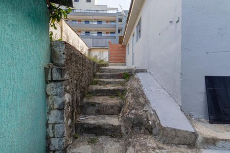 Casa para alugar com 46m², 1 quarto e 1 vaga Casa para alugar com 46m², 1 quarto e 1 vagaEscada