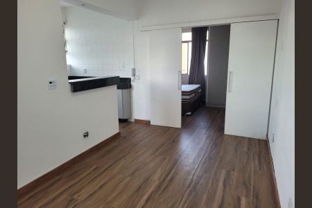Sala de apartamento à venda com 1 quarto, 31m² em Santo Antônio, Belo Horizonte