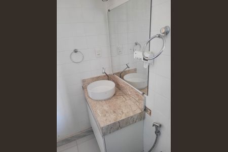 Banheiro de apartamento à venda com 1 quarto, 31m² em Santo Antônio, Belo Horizonte