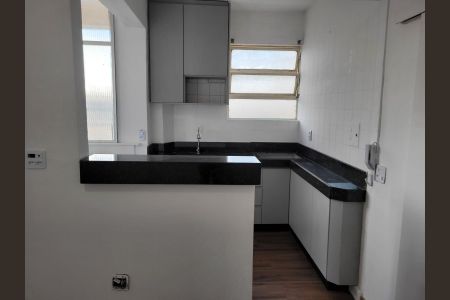 Sala de apartamento à venda com 1 quarto, 31m² em Santo Antônio, Belo Horizonte