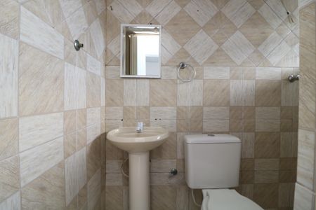 Banheiro Social de casa para alugar com 1 quarto, 45m² em Cidade Satelite Santa Barbara, São Paulo