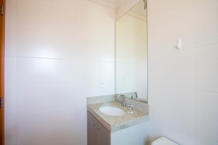 Apartamento à venda com 64m², 2 quartos e 2 vagasBanheiro do quarto 1