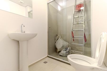 Banheiro de kitnet/studio para alugar com 1 quarto, 33m² em República, São Paulo