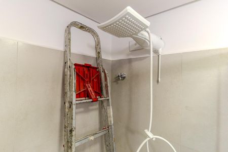 Banheiro de kitnet/studio para alugar com 1 quarto, 33m² em República, São Paulo
