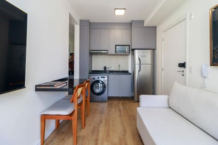Sala - Cozinha de kitnet/studio para alugar com 1 quarto, 35m² em Jardim das Acacias, São Paulo