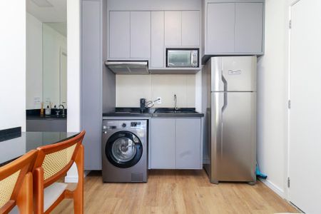 Sala - Cozinha de kitnet/studio para alugar com 1 quarto, 35m² em Jardim das Acacias, São Paulo