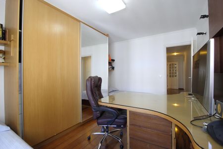 Apartamento à venda com 212m², 4 quartos e 2 vagasQuarto 2