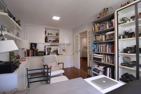 Apartamento à venda com 212m², 4 quartos e 2 vagasEscritório