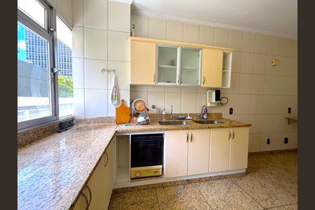 Apartamento à venda com 333m², 4 quartos e 3 vagas Apartamento à venda com 333m², 4 quartos e 3 vagasFoto 13