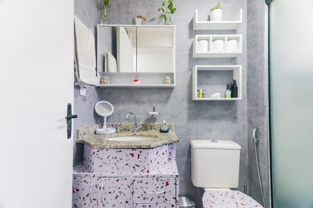 Apartamento à venda com 54m², 2 quartos e 1 vaga Apartamento à venda com 54m², 2 quartos e 1 vagaBanheiro