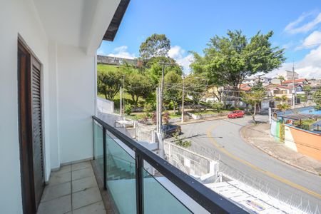 Casa à venda com 192m², 3 quartos e 4 vagas Casa à venda com 192m², 3 quartos e 4 vagasSacada