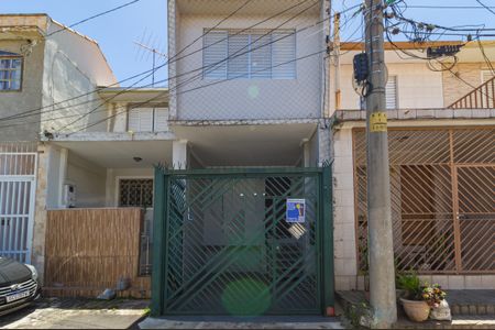 Casa para alugar com 140m², 2 quartos e 1 vaga Casa para alugar com 140m², 2 quartos e 1 vagaFachada + Placa