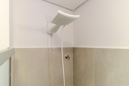 Banheiro de apartamento para alugar com 1 quarto, 27m² em República, São Paulo